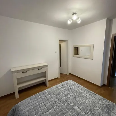 Downtown 2-bedroom Apartmán Alba Iulia