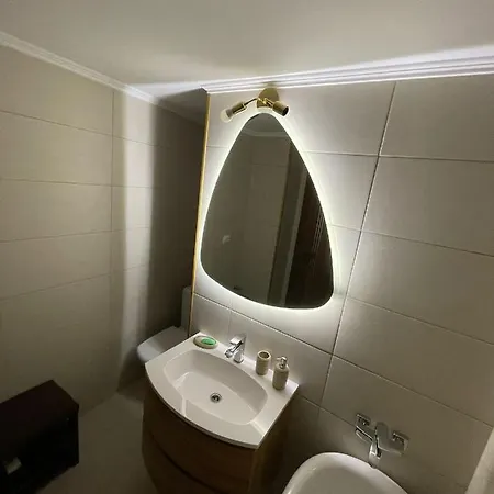 Downtown 2-bedroom Apartment *